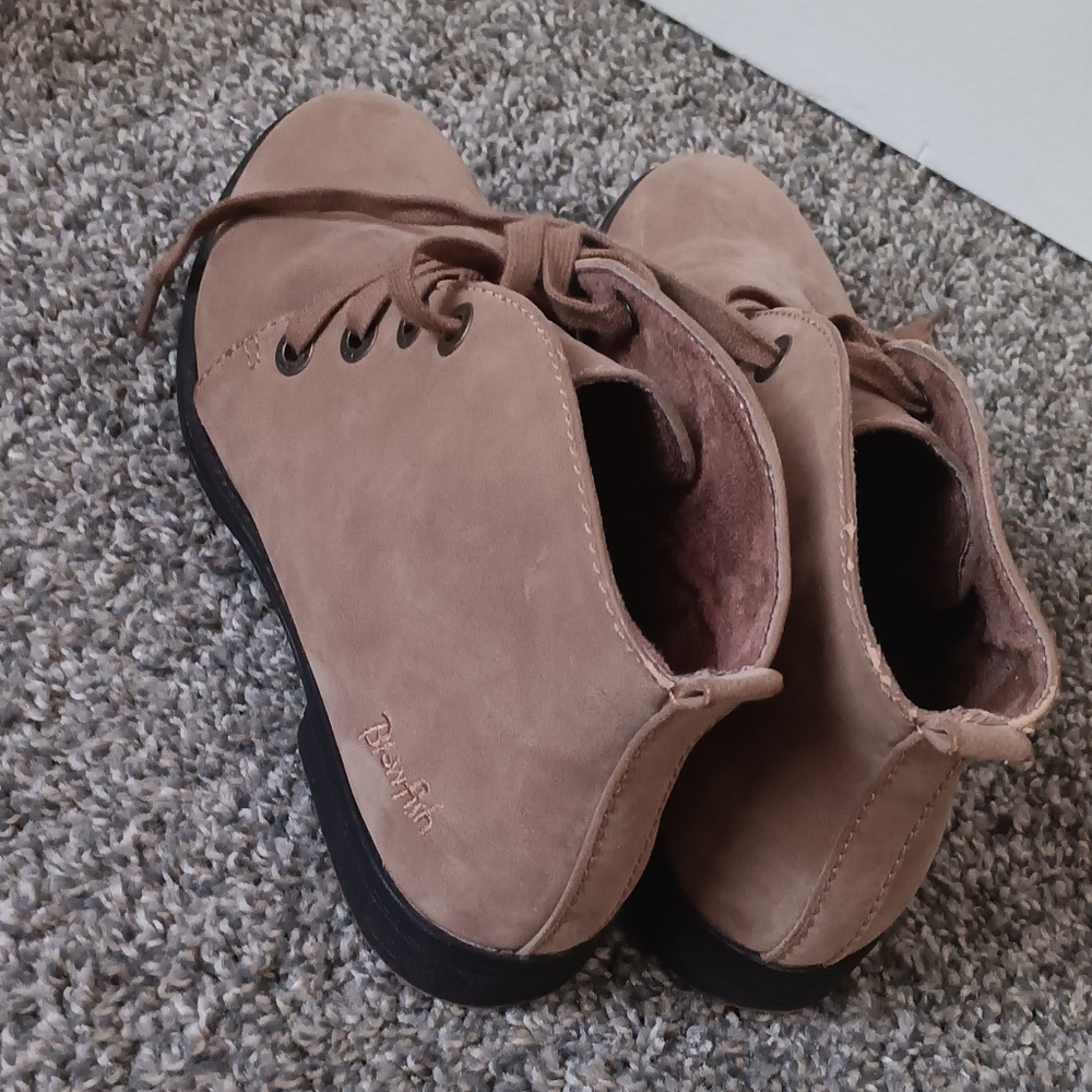 A shoes  blowfish women